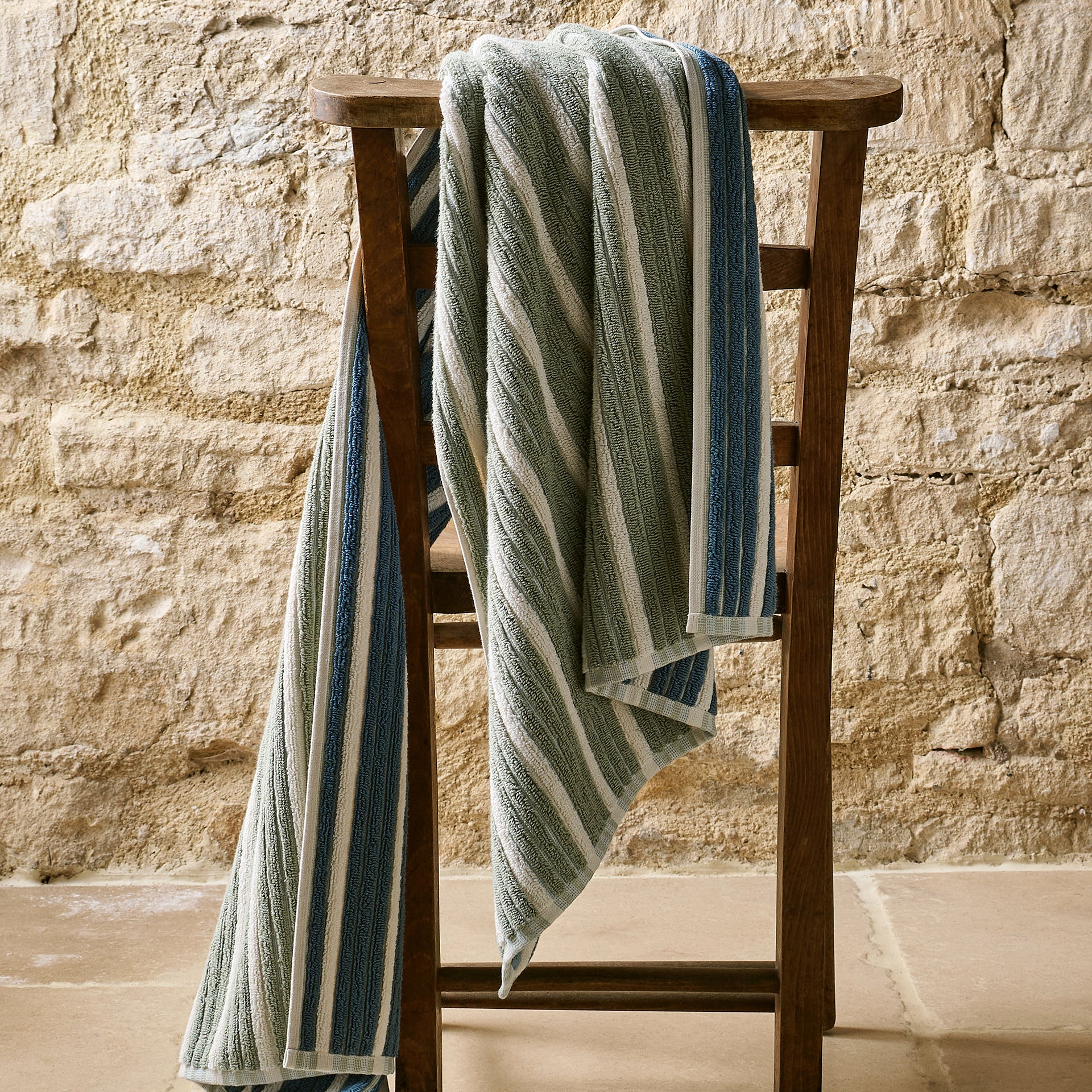 Darwin Towel - Image 5