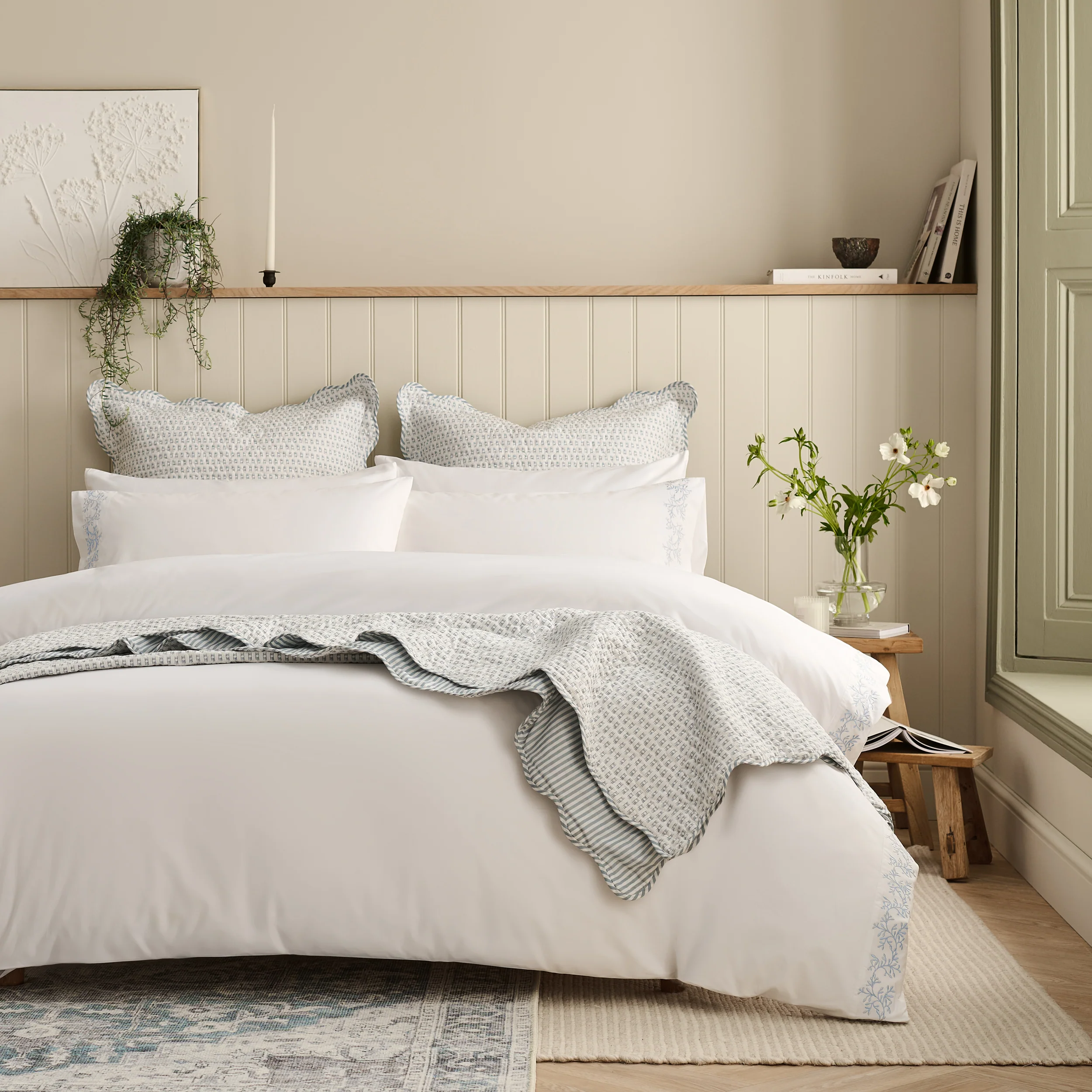 Mistletoe Duvet Set - Image 3