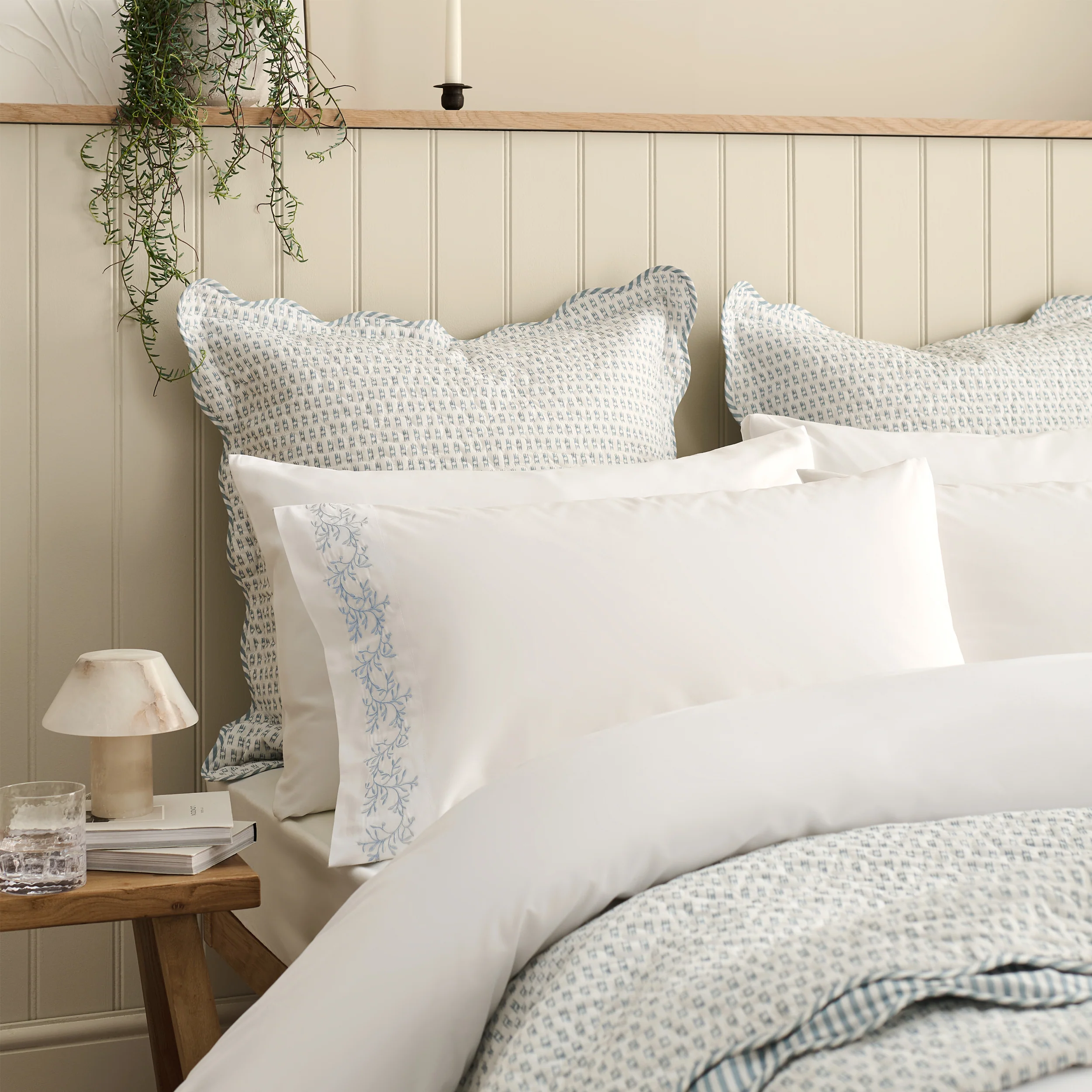 Mistletoe Duvet Set - Image 6