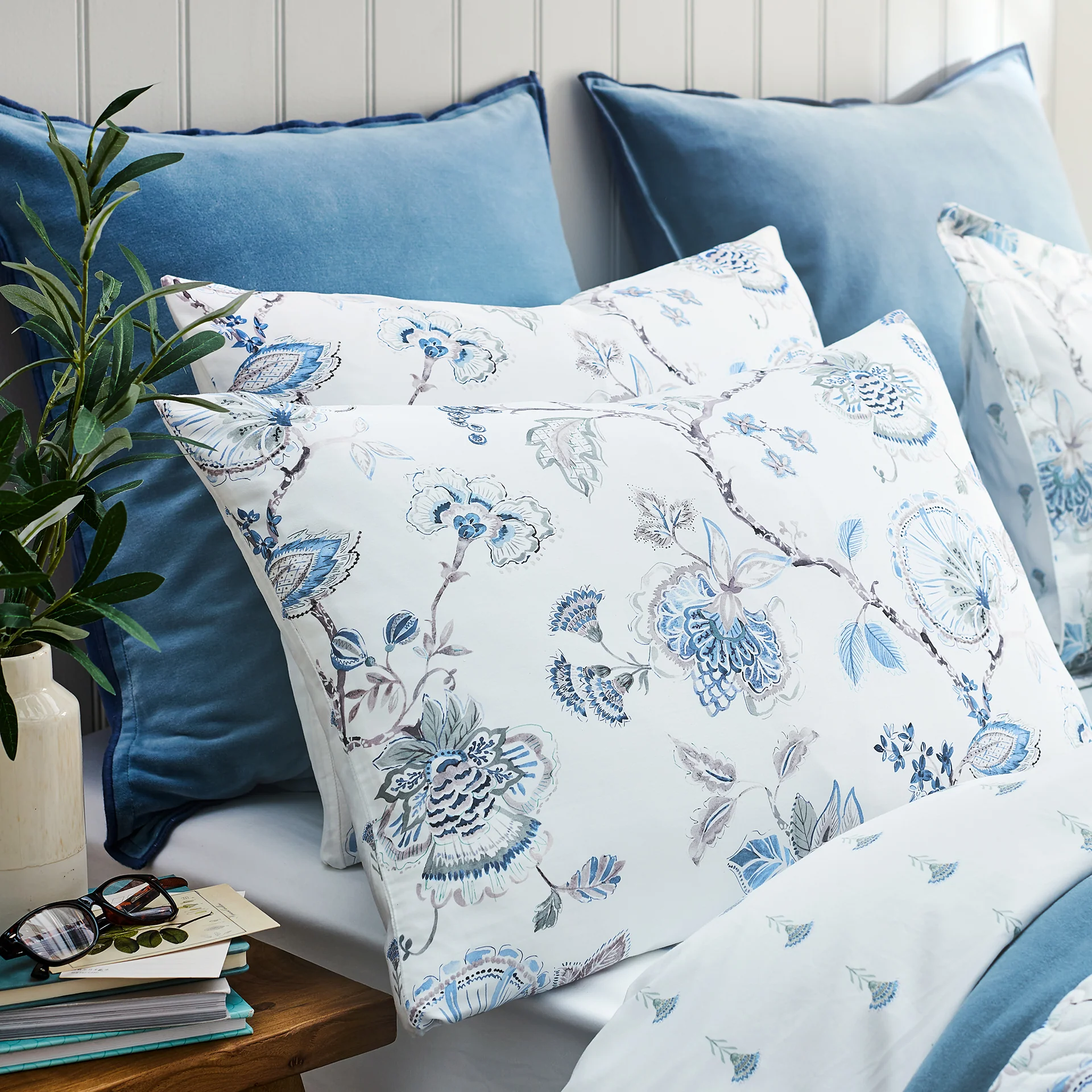 Tropical Floral Standard Pillowcase Pair - Image 3